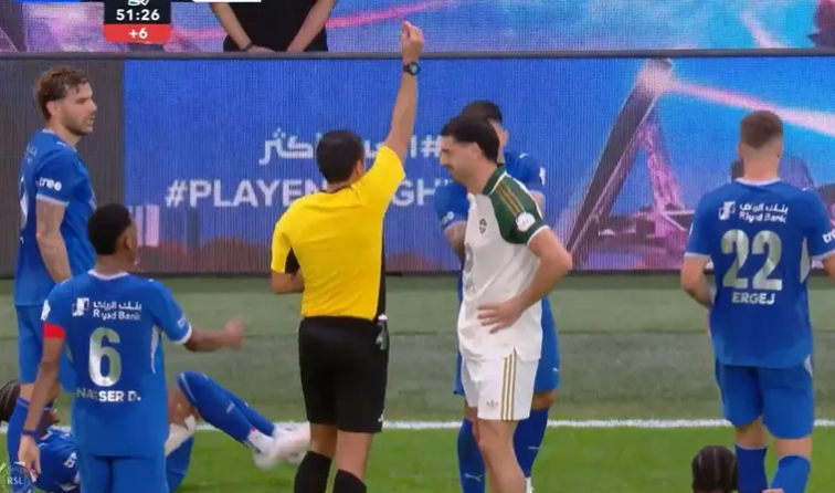 بعد استفزاز النصر ..  ديميرال يطرد أمام الهلال