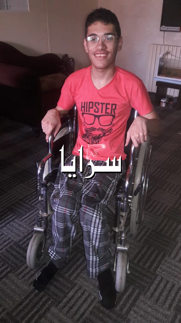 "عنان" شاب طموح من ذوي الاحتياجات الخاصة يناشد لتحقيق حلمه باكمال دراسته 