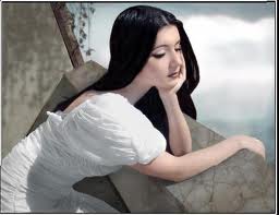 هل المرأة مثل الدنيا تهرب من الذي يجري وراءها ؟