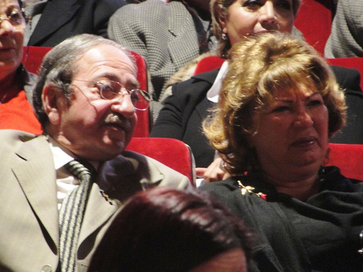 أمرأة تصفع الفنان دريد لحام أمام زوجته ويغمى عليه فوراً