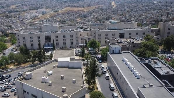 موظفون في شركة خدمات لمستشفيات البشير يناشدون للحفاظ على مصدر رزقهم