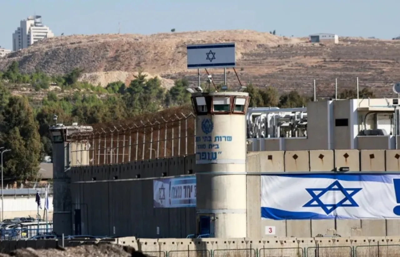 كاتب أميركي يوثق شهادات صادمة لانتهاكات جنسية ضد معتقلين فلسطينيين