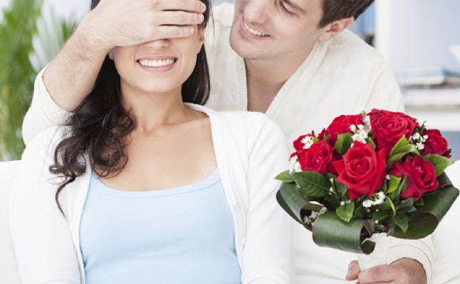 هل الهدايا مقياس على حب الرجل لزوجته ؟
