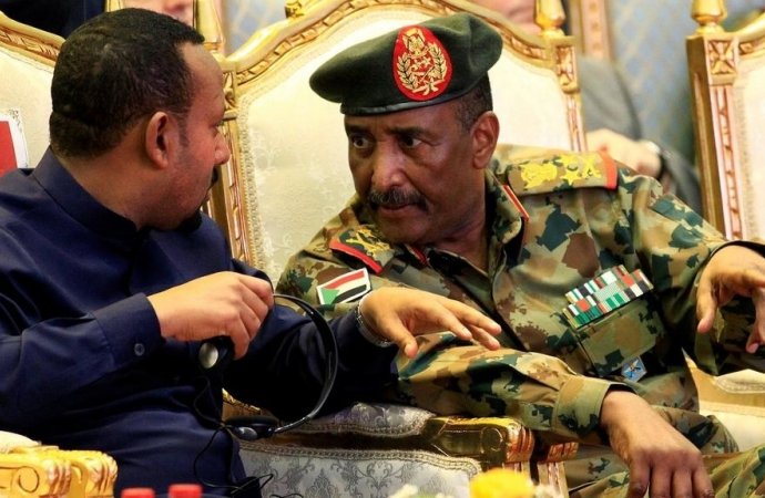 السودان: الجيش وتحالف المعارضة يشكلان مجلسا سياديا لقيادة المرحلة الانتقالية