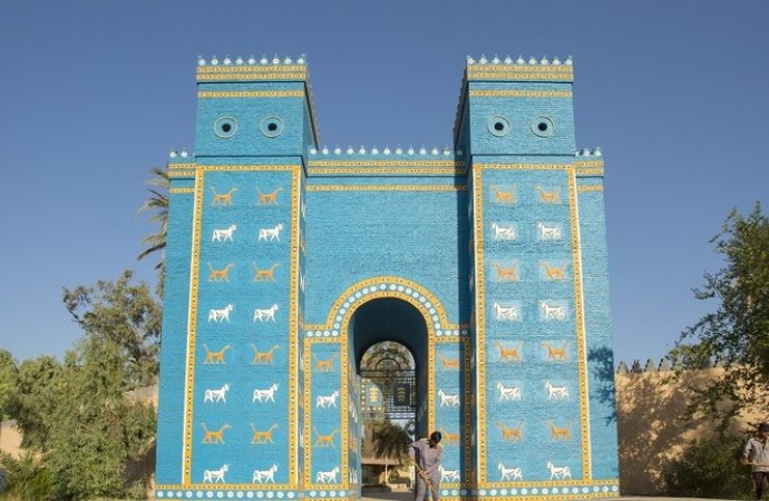 أربعة آلاف عام من العظمة والانهيار ..  بابل تنفض الغبار لتعود احدى عجائب العالم 