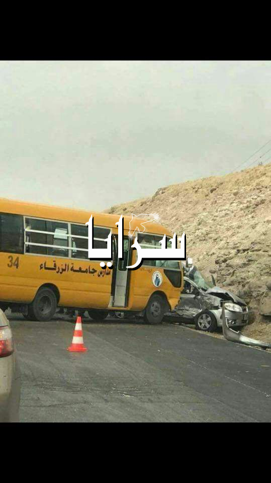 الزرقاء: 7 إصابات أثر حادث تصادم بين حافلة نقل طلاب ومركبه .. صورة