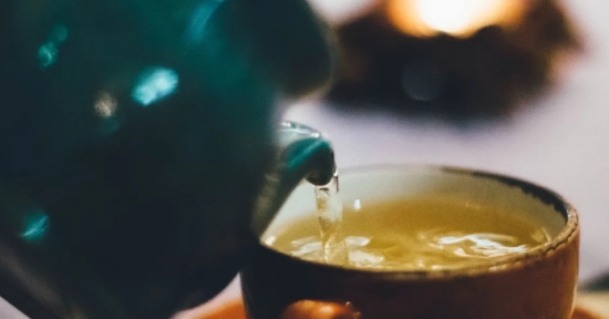 فوائد متعددة للشاي الأخضر ..  هل يجب شربه كل يوم؟