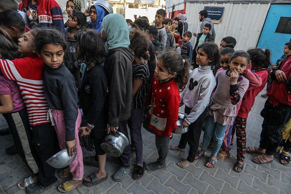 غارات جوية وقصف مدفعي ونسف للمنازل ..  الاحتلال يواصل خرق وقف النار بغزة