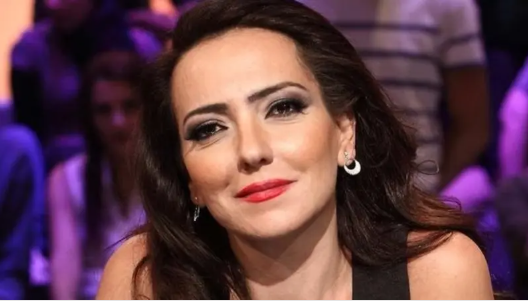 أمل عرفة تلوح بالقضاء ..  "أتعرض وعائلتي للابتزاز"