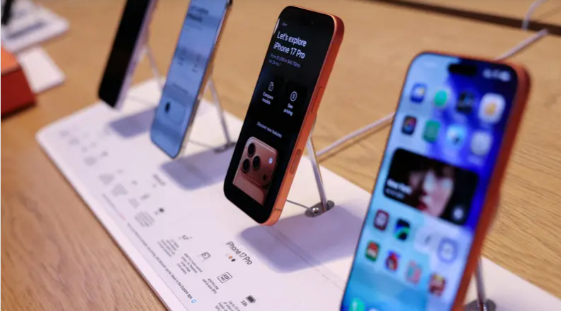 آيفون 17 أم آيفون 16؟ مقارنة شاملة تكشف أيهما يستحق الشراء