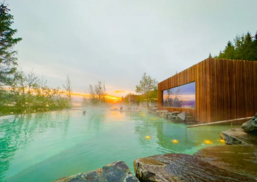 أيسلندا الشمالية: استمتع بالينابيع الساخنة والطبيعة البكر