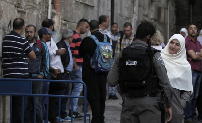 الاحتلال ينشر 2800 شرطي في القدس ويشدد الدخول للأقصى