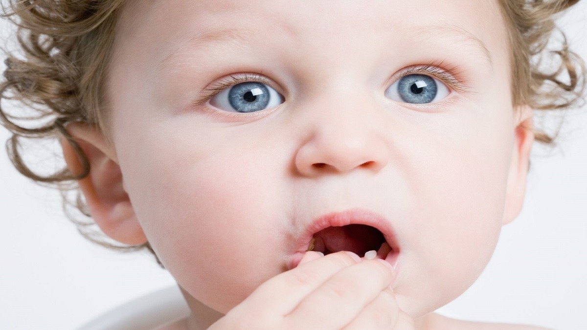 5 علاجات منزلية بسيطة لالتهابات الفم لدى الأطفال