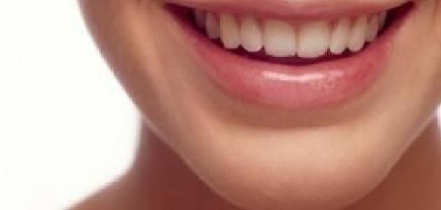 محكمة أردنية تُلزم طبيبة أسنان بدفع 1350 دينار لمريضة بعد تورُّم وجهها ونفور زوجها منها بسبب رائحة فمها