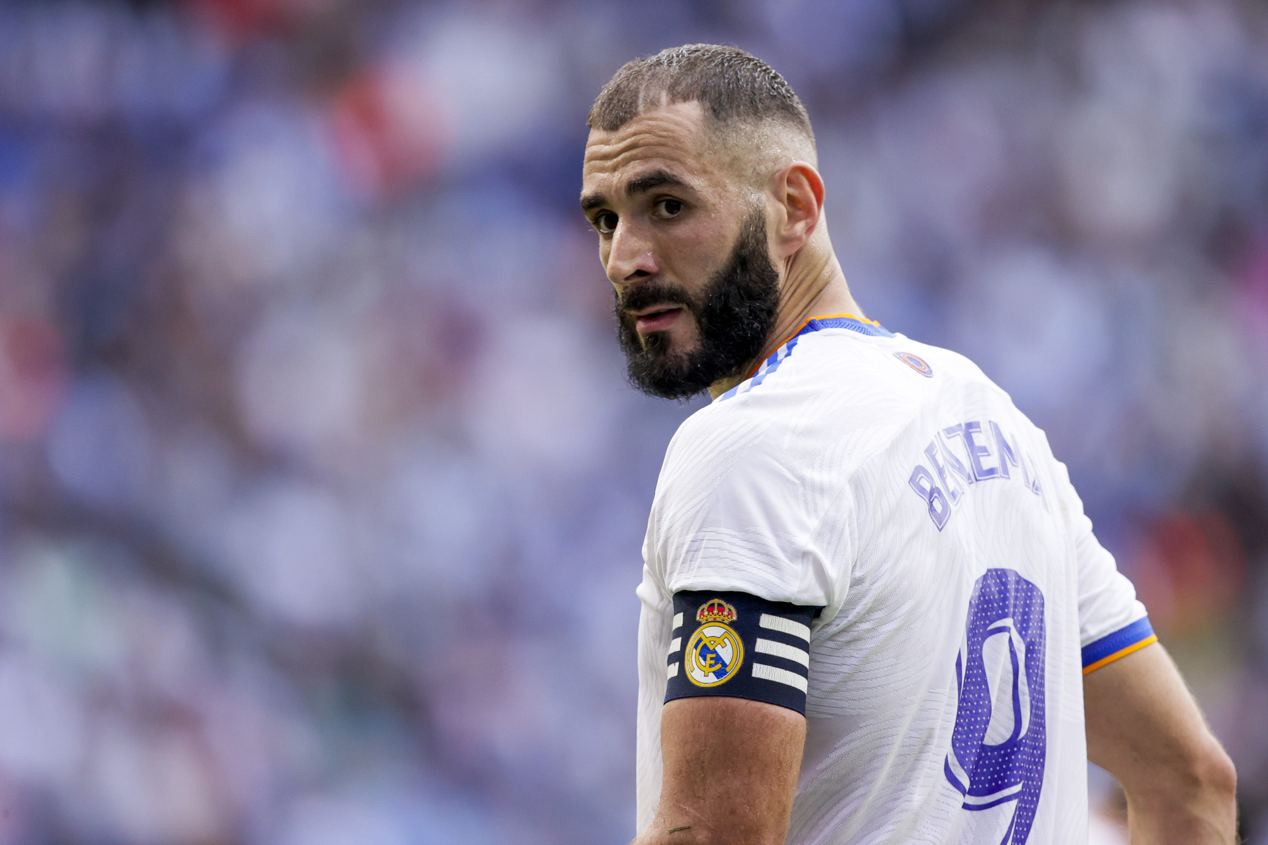بنزيمة "غاضب بشدة" ..  وإدارة ريال مدريد تستجيب لطلبه
