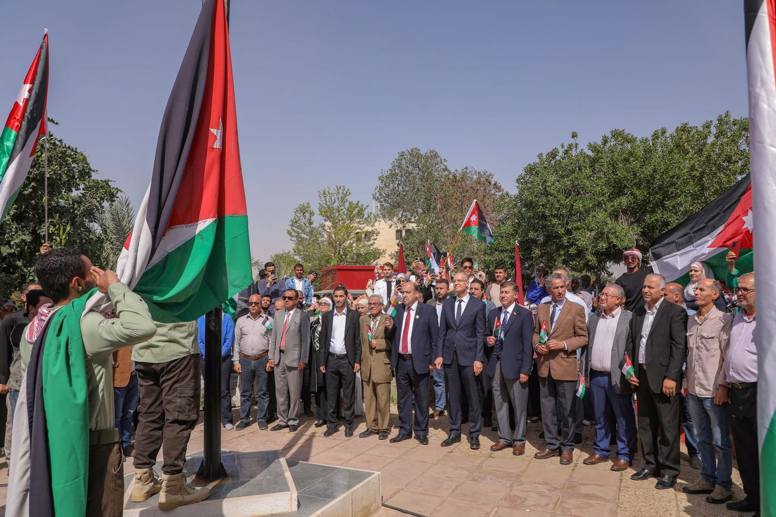 بمناسبة يوم العلم الاردني  ..  مسيره احتفالية في الجامعة الهاشمية