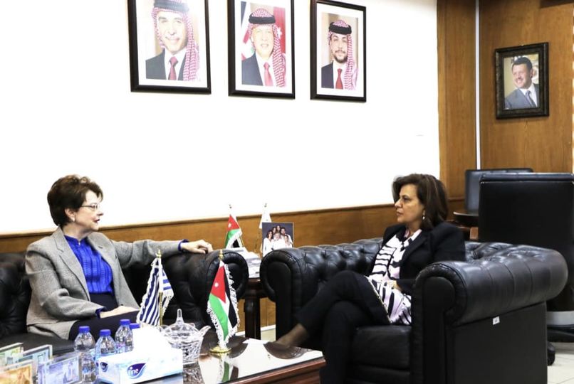 وزيرة الاستثمار والسفير اليوناني يبحثان سبل التعاون الثنائي بين البلدين