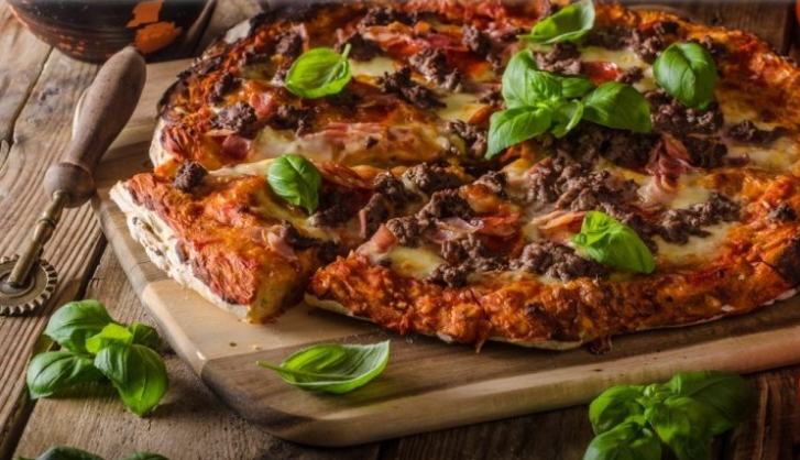 البيتزا باللحمة المفرومة