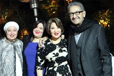 بالصور ..  سارة نور الشريف تكشف المزيد من صور خطوبتها مع خالتها نورا