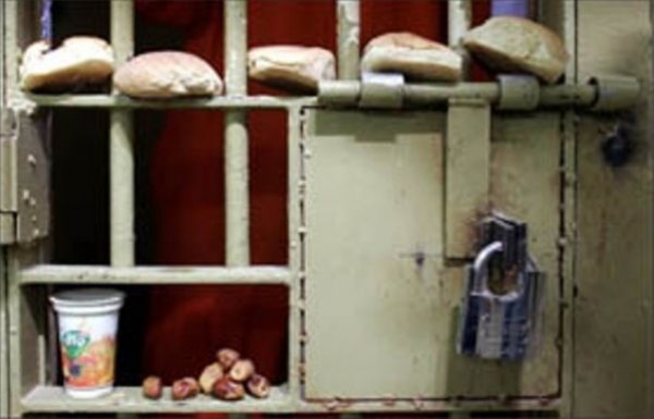 السجون تعلن النفير : إضراب في سجون نفحة وريمون والنقب وهداريم