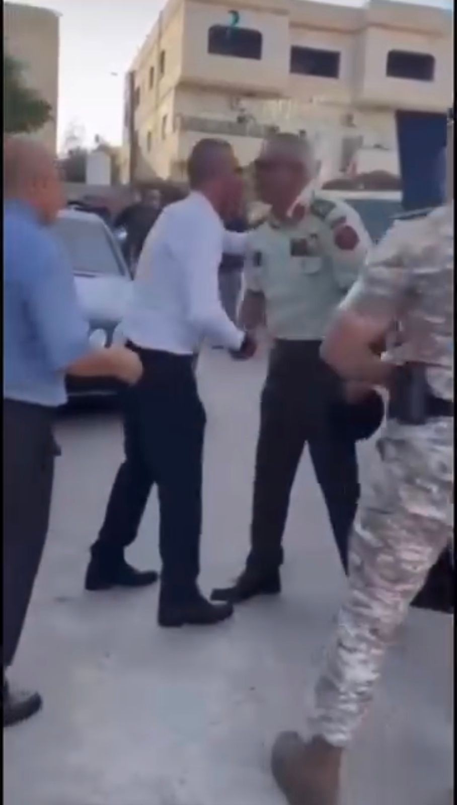 بالفيديو :لحظة استقبال اللواء الركن مجدي الحراسيس في منزله بعد توليه رئاسة هيئة الأركان المشتركة