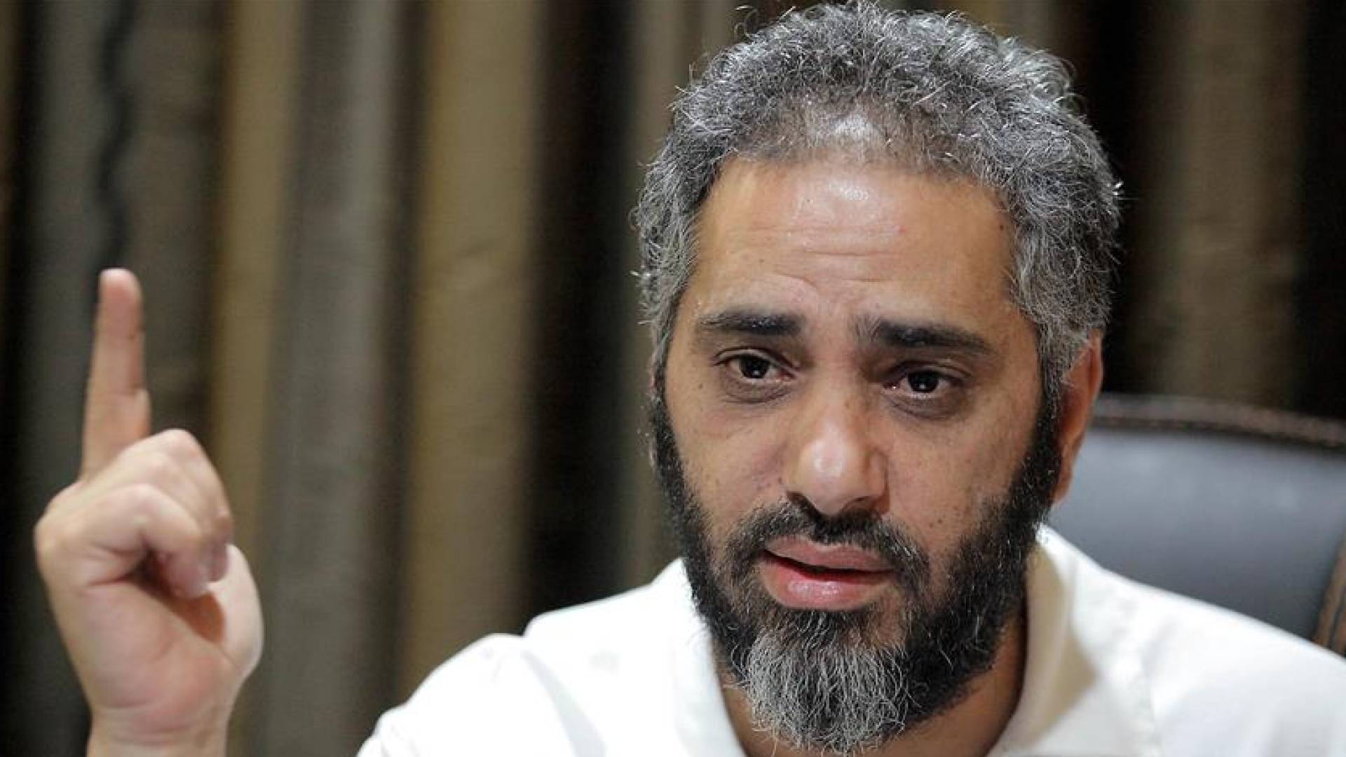 "تلفيق" و"تناقض" ..  تأجيل محاكمة فضل شاكر الى نيسان ونجلُه يؤكد: والدي بريء