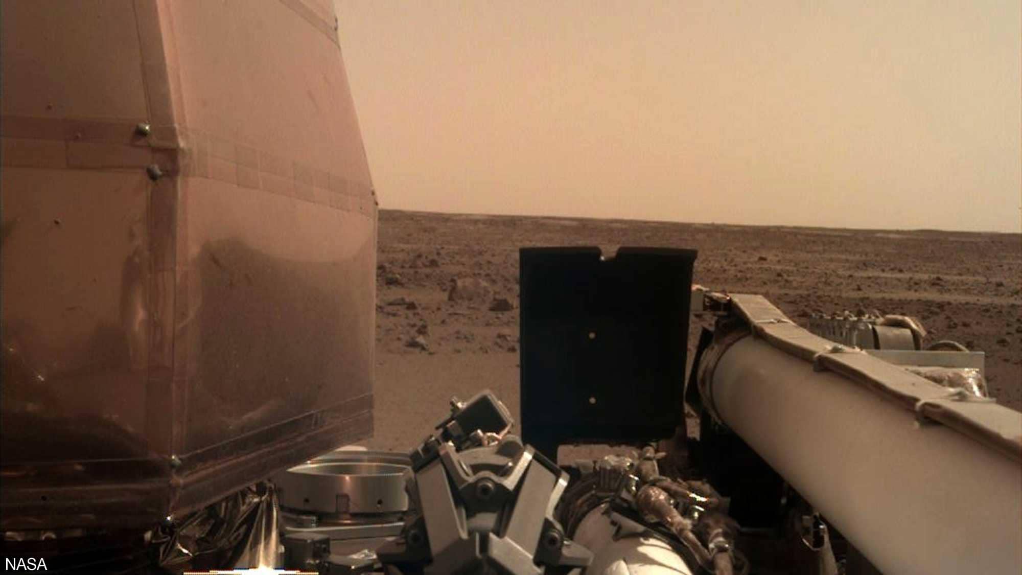 المسبار إنسايت على المريخ وأول سيلفي