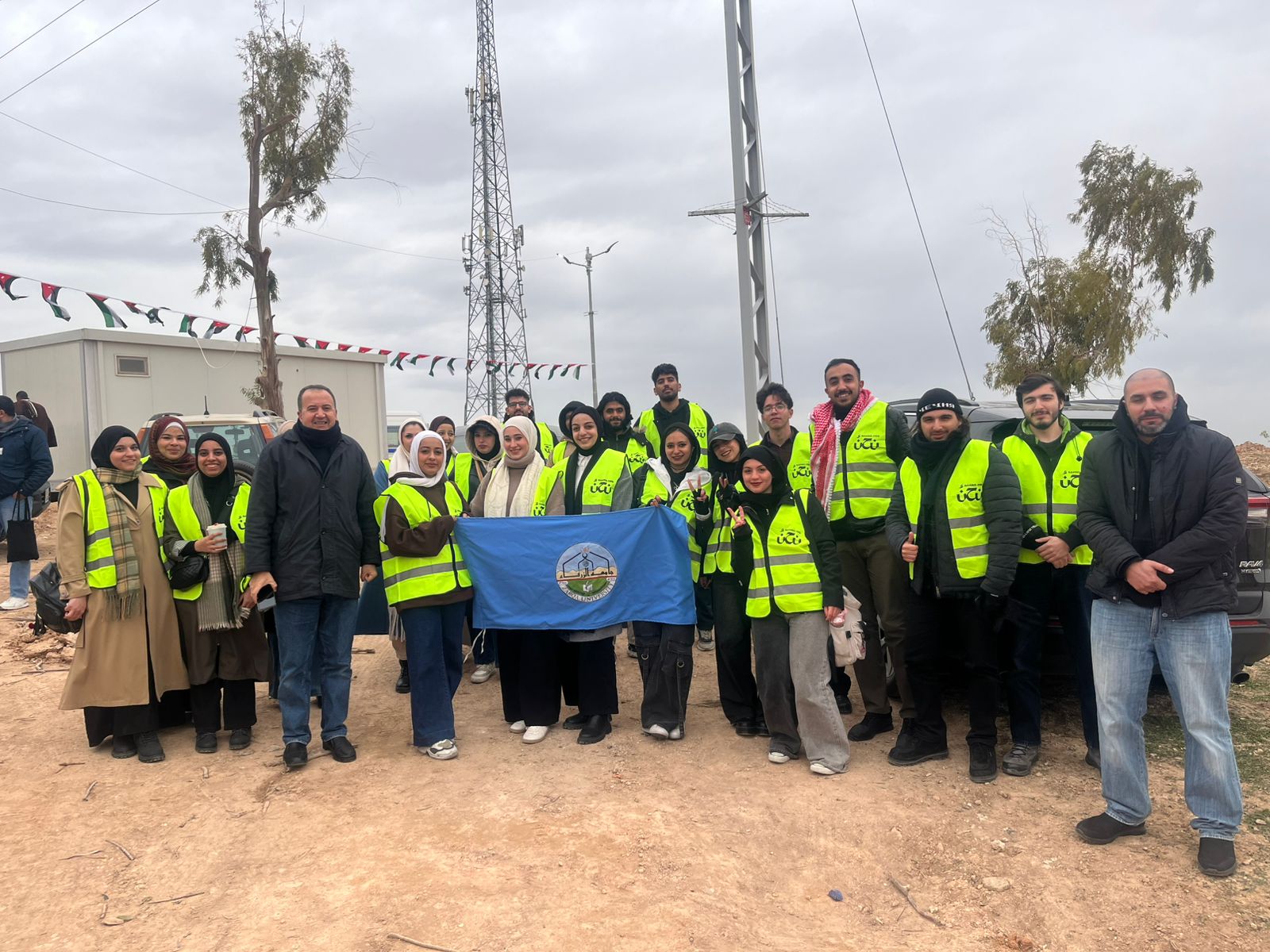 جامعة الزرقاء تشارك في إحياء متنزه الرصيفة الوطني ضمن حملة "رقعة خضراء"