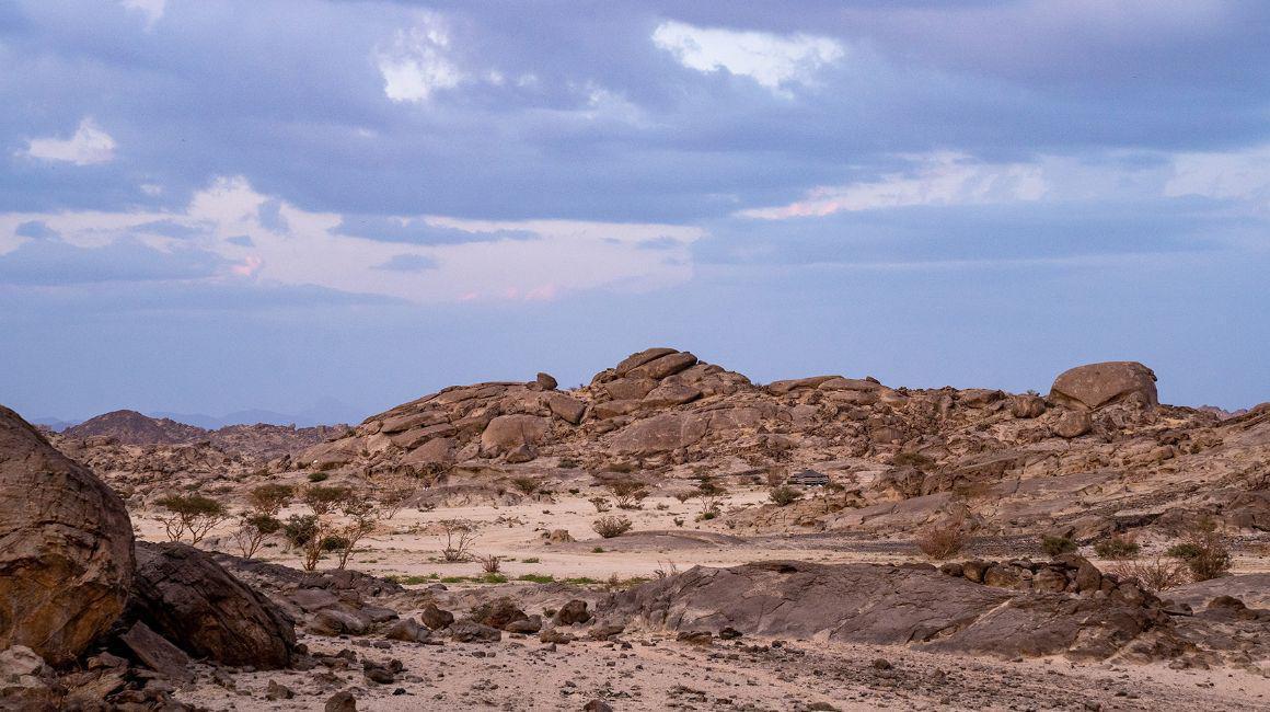 "جبل القمر" في جدة تحفة طبيعية في "شتاء السعودية"