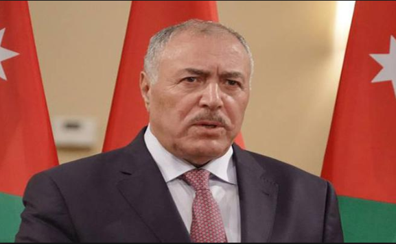 بالفيديو  ..  نشطاء يشنون هجوما لاذعا على وزير الصحة  ..  "انا دكتور مش استاذ "