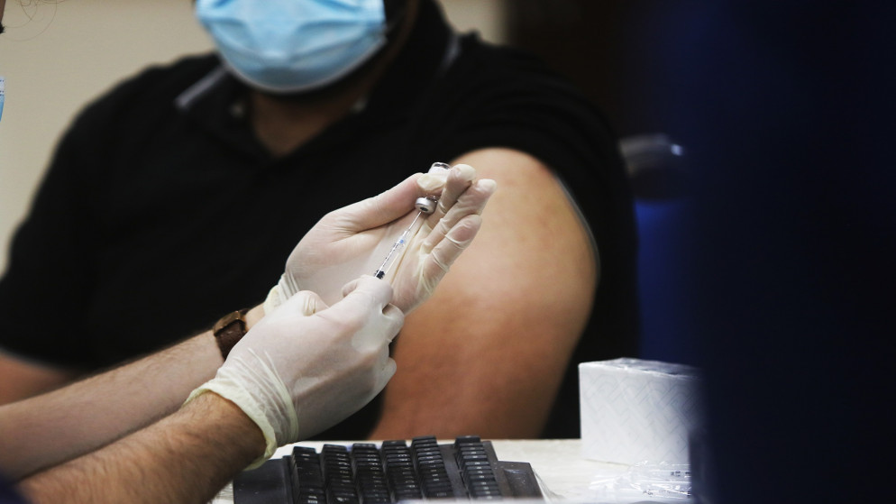 ألف شخص تلقوا الجرعة الأولى من اللقاح المضاد للفيروس في لواء البترا