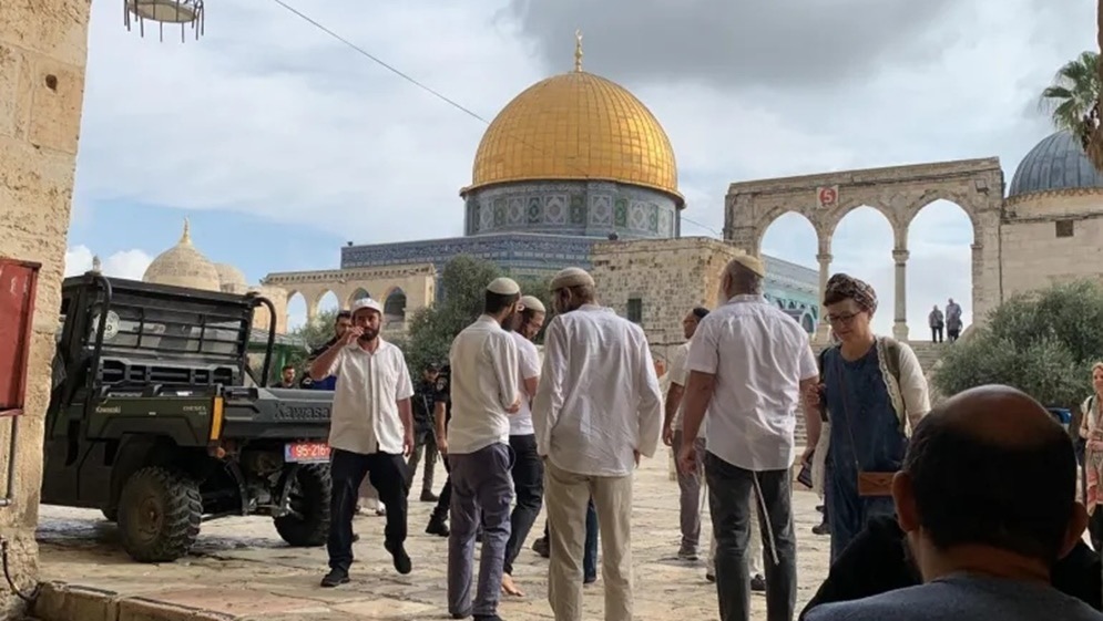 حراس الأقصى يحبطون محاولة مستوطنين "ذبح قربان" في المسجد