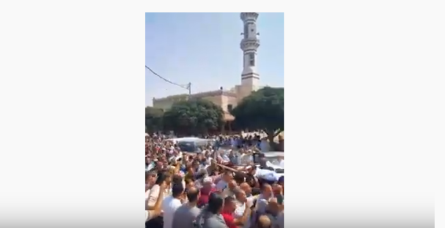 بالفيديو ..  الألاف يشيعون طبيب الفقراء الدكتور رضوان السعد في اربد