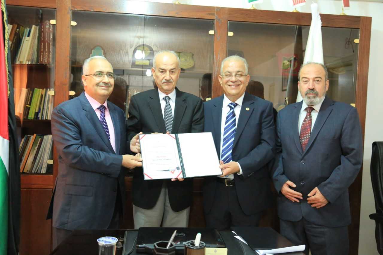 جامعة الزيتونة الأردنية تتسلم شهادة ضمان الجودة لكلية الأعمال