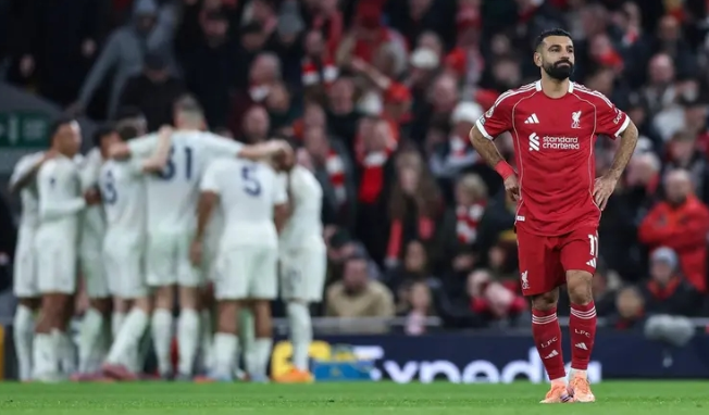 أسطورة ليفربول في هجوم قاس على صلاح: لا يهتم إلا بالأموال والعقود