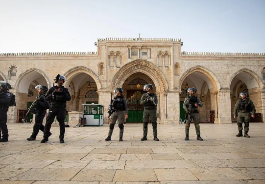 الاحتلال يواصل إغلاق الأقصى ونتنياهو يحظر سفر سيدة مقدسية