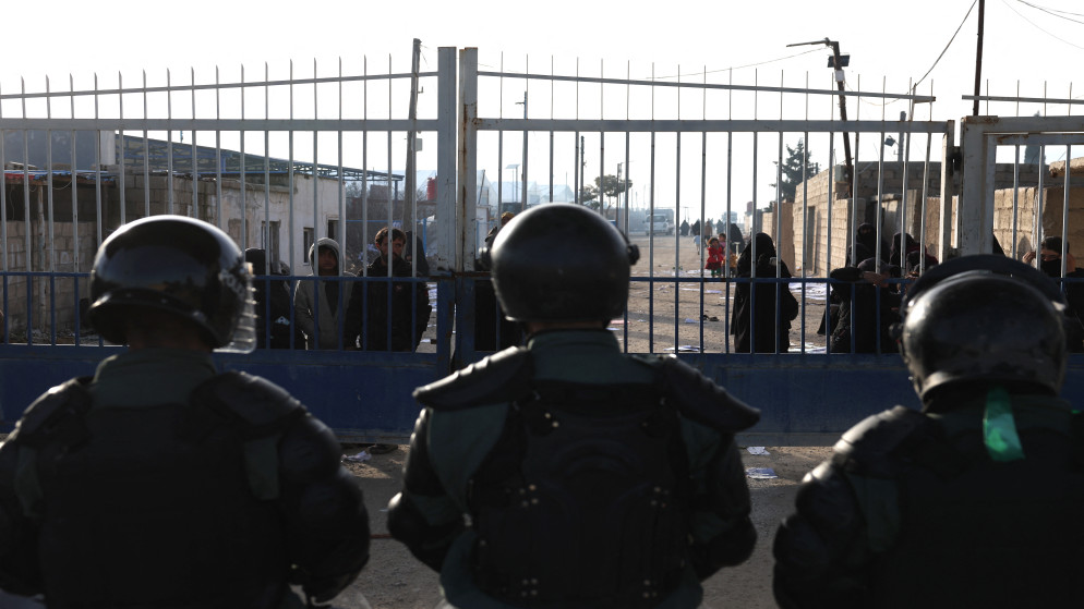 الجيش الأميركي يبدأ بنقل سجناء داعش من سورية إلى العراق