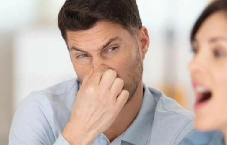 التنقيط الأنفي الخلفي ..  سبب خفي لرائحة الفم الكريهة