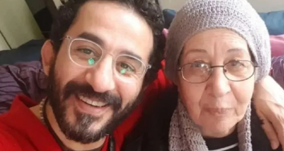 شقيقة أحمد حلمي تطلب الدعاء لوالدتهما ..  وصمته يثير تساؤلات