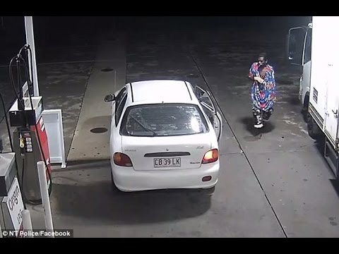بالفيديو ..  لص يغافل رجلاً في محطة وقود ويسرق سيارته