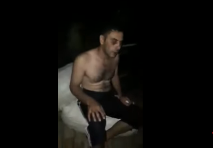 بالفيديو  ..  لحظة أسر طيار سوري أسقطت طائرته من قبل مسلحين في إدلب 