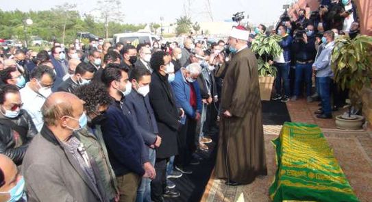 بالفيديو و الصور  ..  نجوم الفن يشيعون جنازة وحيد حامد