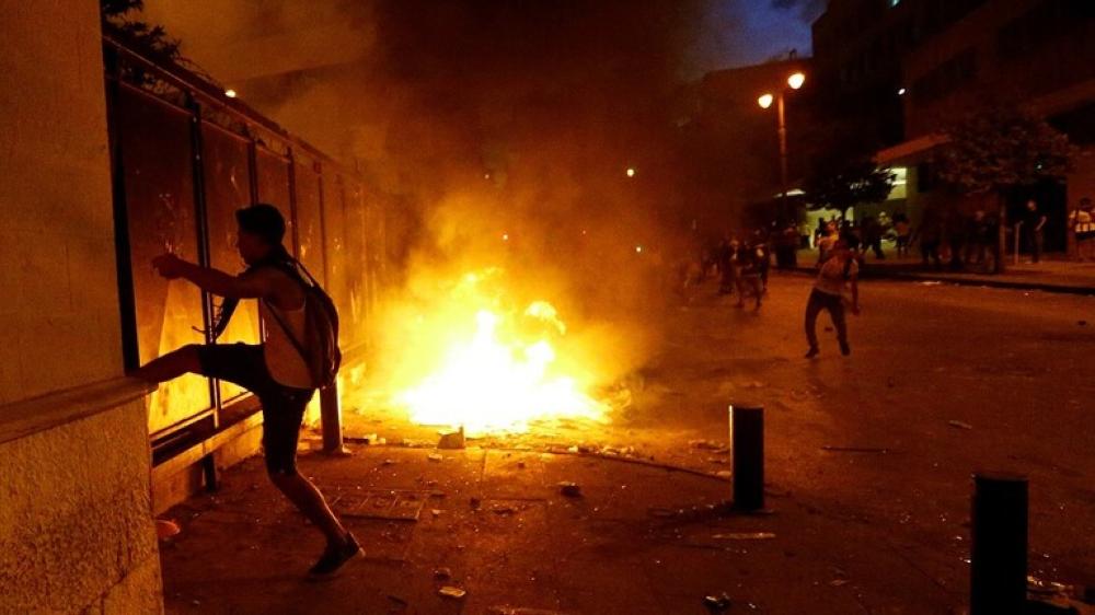 التلفزيون اللبناني: اندلاع حريق عند مدخل ساحة البرلمان بوسط بيروت 