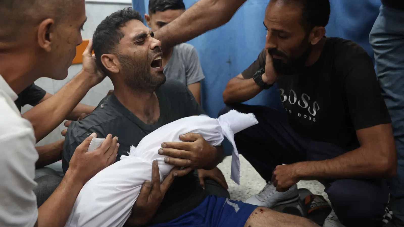 مجزرة جديدة تطال نساء وأطفالًا جوعى في غزة 