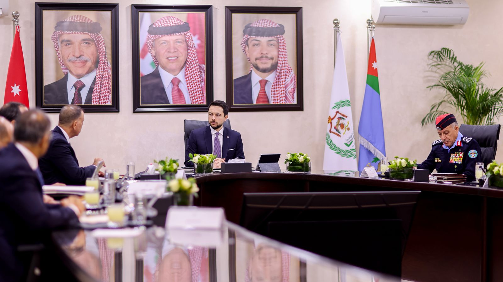  ولي العهد يؤكد أهمية إدامة التنسيق بين المؤسسات خلال التطورات الإقليمية