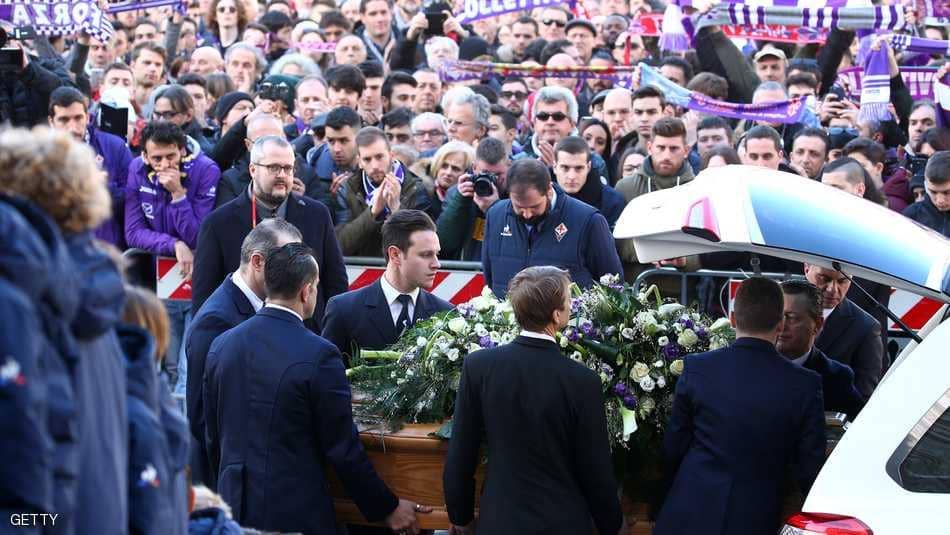 بالصور ..  جنازة "مهيبة" لفقيد الكرة الإيطالية