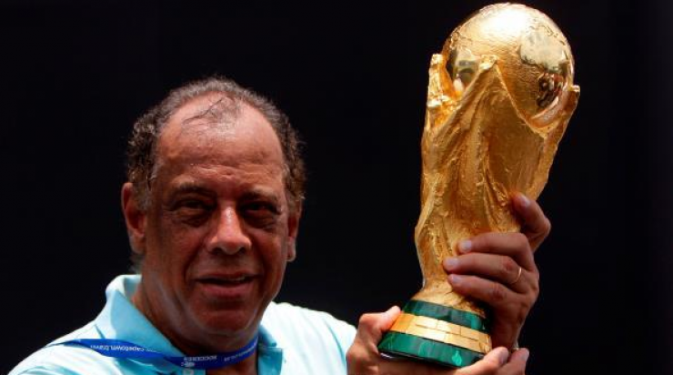 عالم كرة القدم ينعي قائد البرازيل السابق