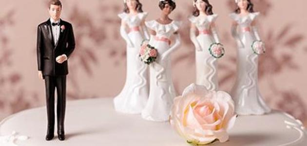 ساعدوني ..  وعدت 3 بنات بالزواج ومحتار مين اختار بينهم  .. شو الحل؟