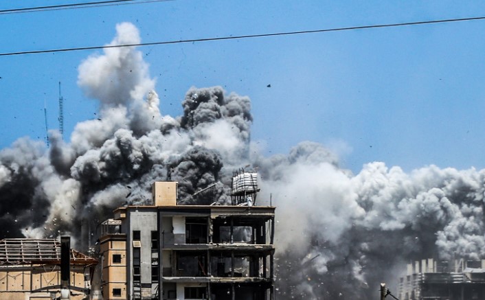 15 شهيدًا فجر اليوم بينهم أطفال إثر قصف مدرسة في جباليا