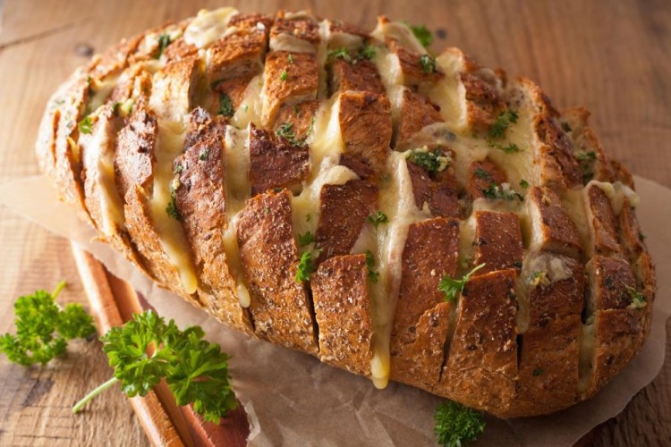 خبز محشي بالجبنة